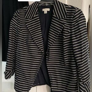 Woman’s blazer size 8 like new